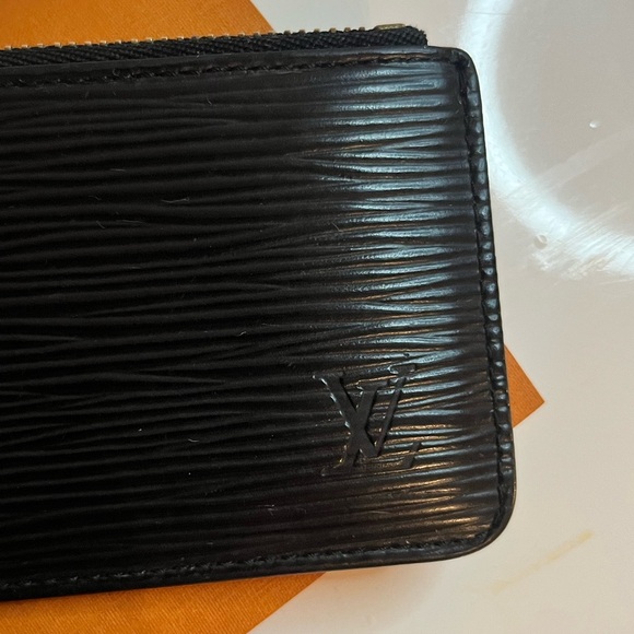 Louis Vuitton Key Pouch Black Epi Leather - Picture 3 of 6